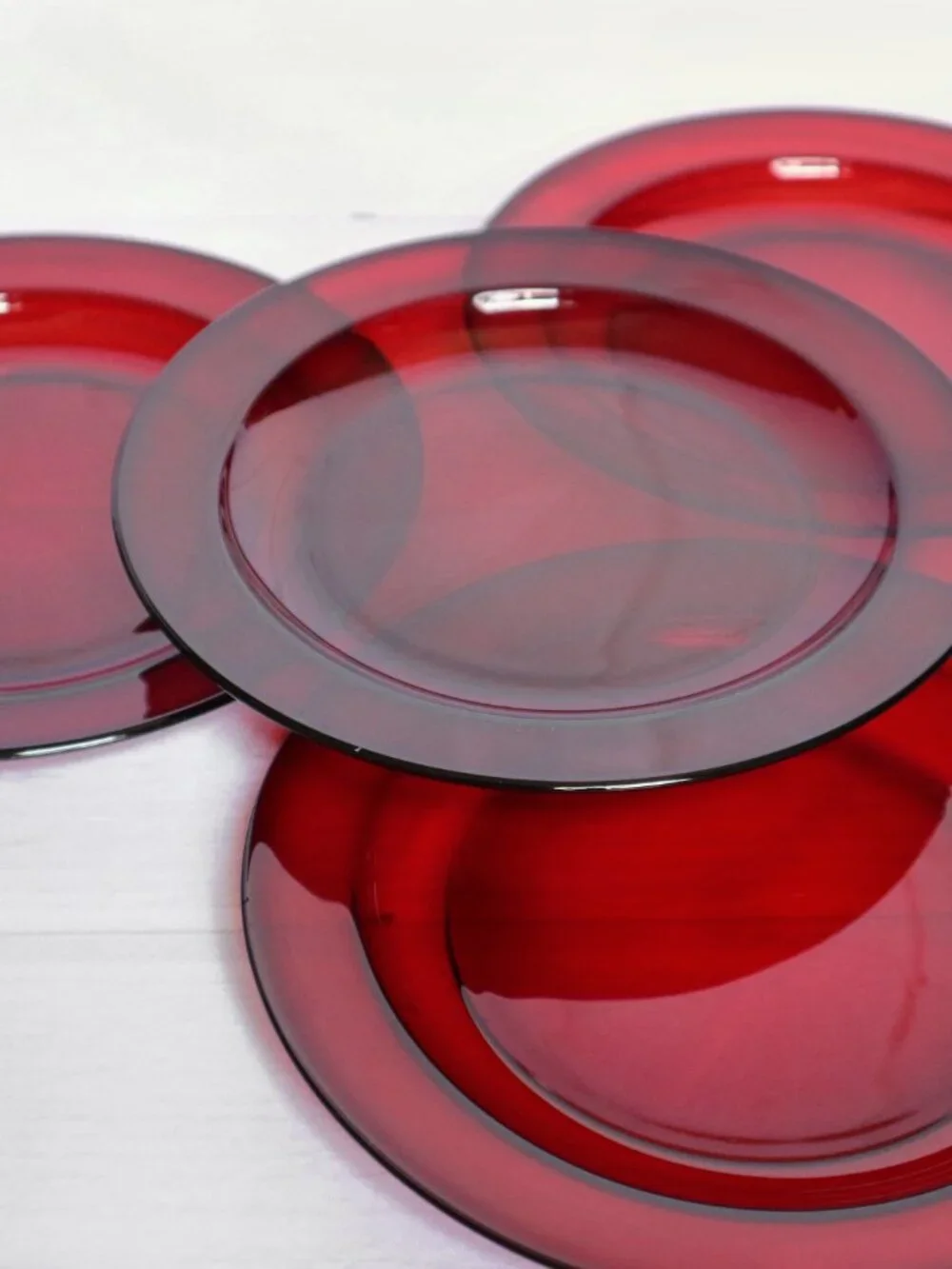 Arcoroc France Classique Ruby Salad / Dessert Plates Set of 4 Red Glass (7.5